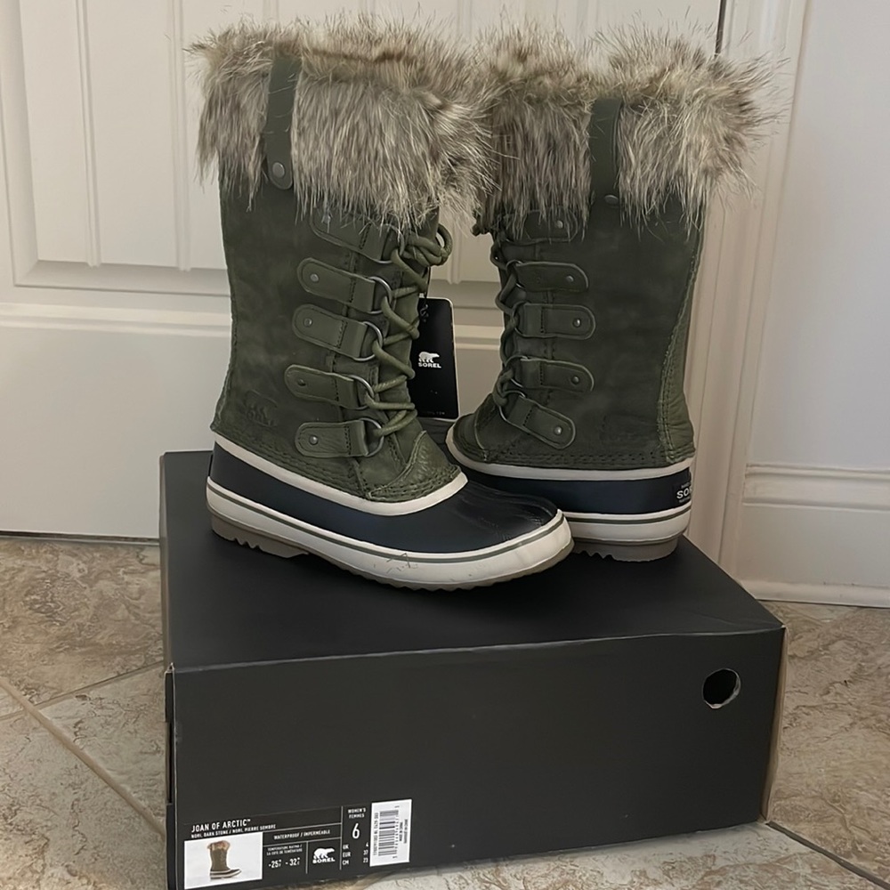 Brand New Sorel Joan of Arctic boots